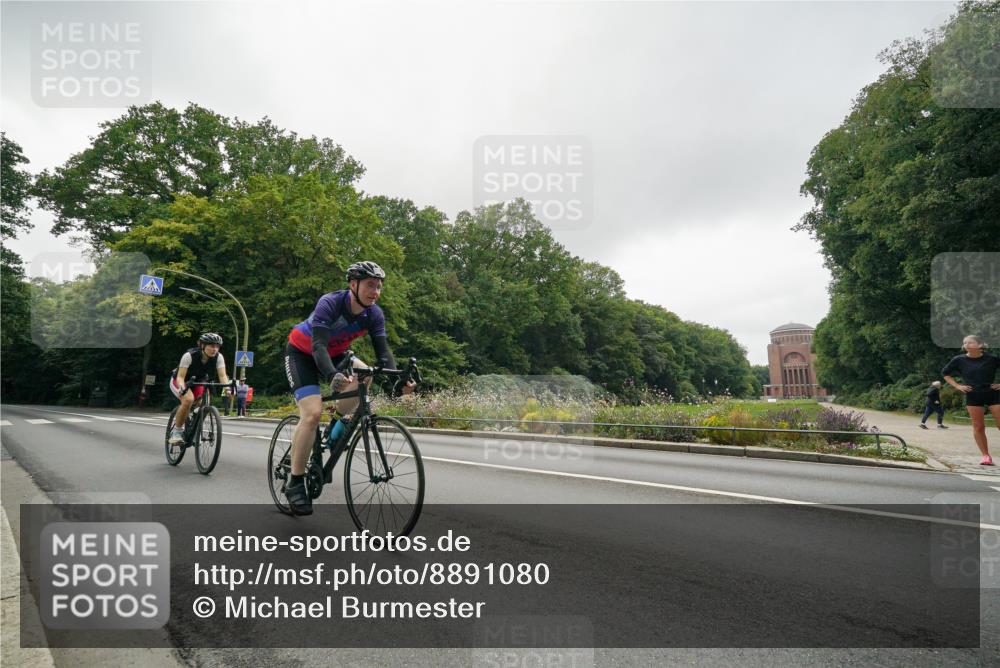 14.09.2025 - Stadtparktriathlon Michael Burmester http://msf.ph/oto/8891080 14.09.2025 10:21:14 Radfahren 524, 533, 566, 596, 648 meine-sportfotos.de