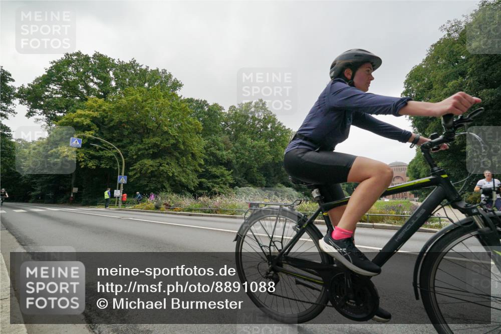 14.09.2025 - Stadtparktriathlon Michael Burmester http://msf.ph/oto/8891088 14.09.2025 10:21:35 Radfahren 509, 528, 570, 657, 691, 705 meine-sportfotos.de