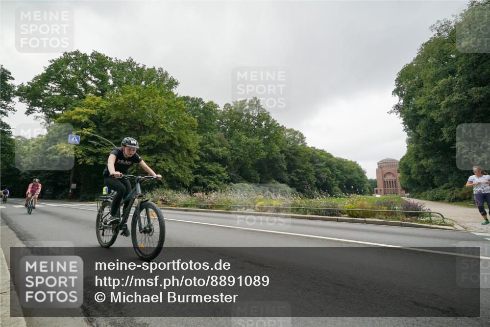 14.09.2025 - Stadtparktriathlon Michael Burmester http://msf.ph/oto/8891089 14.09.2025 10:21:39 Radfahren 509, 528, 531, 562, 570, 657, 691 meine-sportfotos.de