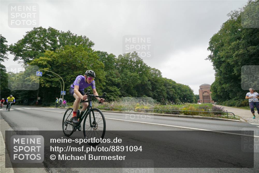 14.09.2025 - Stadtparktriathlon Michael Burmester http://msf.ph/oto/8891094 14.09.2025 10:21:42 Radfahren 528, 531, 562, 570, 586, 691 meine-sportfotos.de