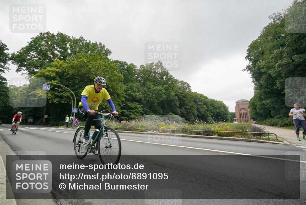 14.09.2025 - Stadtparktriathlon Michael Burmester http://msf.ph/oto/8891095 14.09.2025 10:21:44 Radfahren 528, 531, 562, 570, 586, 639, 691, 697 meine-sportfotos.de