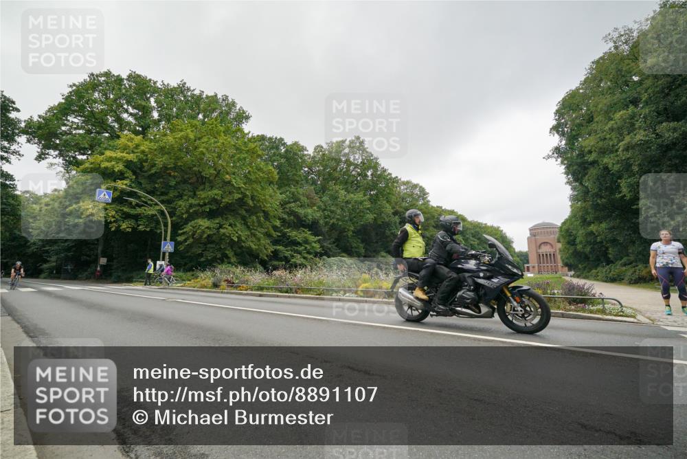 14.09.2025 - Stadtparktriathlon Michael Burmester http://msf.ph/oto/8891107 14.09.2025 10:22:02 Radfahren 527, 699 meine-sportfotos.de