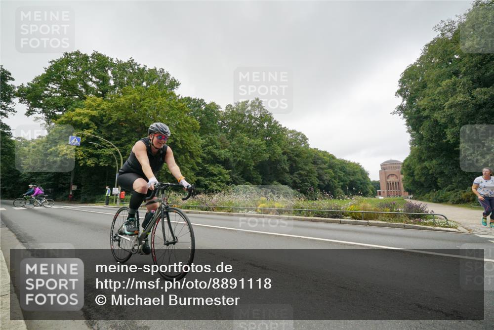 14.09.2025 - Stadtparktriathlon Michael Burmester http://msf.ph/oto/8891118 14.09.2025 10:22:26 Radfahren 546, 700, 704, 708 meine-sportfotos.de