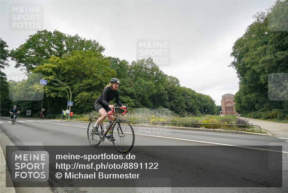 14.09.2025 - Stadtparktriathlon Michael Burmester http://msf.ph/oto/8891122 14.09.2025 10:22:41 Radfahren 526, 541, 553, 568, 584, 590, 646 meine-sportfotos.de