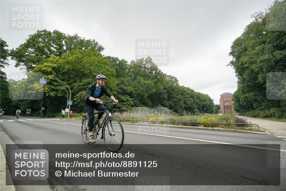 14.09.2025 - Stadtparktriathlon Michael Burmester http://msf.ph/oto/8891125 14.09.2025 10:22:43 Radfahren 526, 541, 553, 568, 584, 590, 646 meine-sportfotos.de