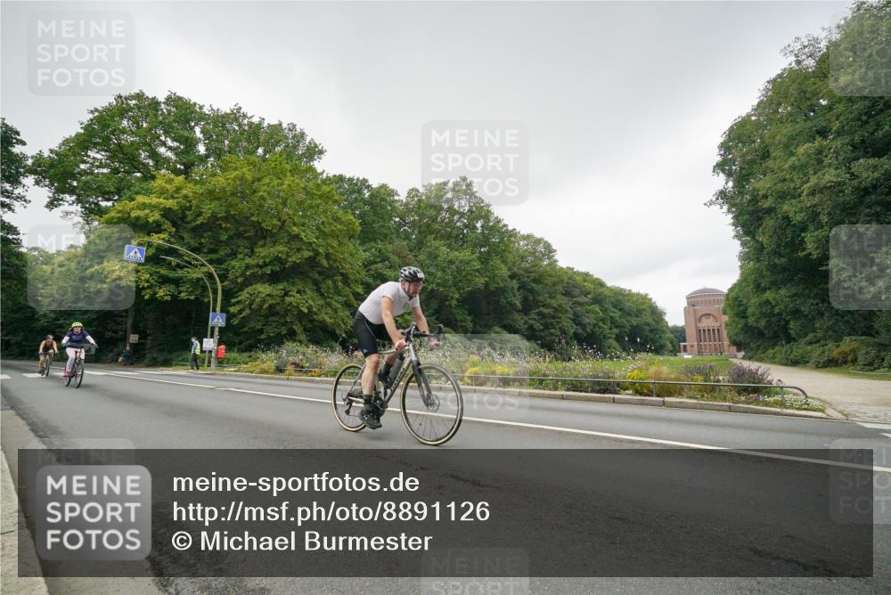 14.09.2025 - Stadtparktriathlon Michael Burmester http://msf.ph/oto/8891126 14.09.2025 10:22:46 Radfahren 526, 541, 553, 568, 584, 591, 646 meine-sportfotos.de
