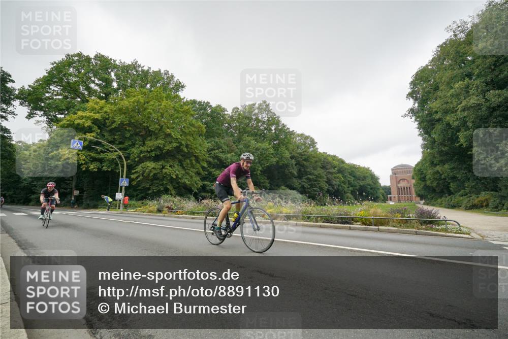 14.09.2025 - Stadtparktriathlon Michael Burmester http://msf.ph/oto/8891130 14.09.2025 10:22:54 Radfahren 556, 568, 591, 646, 654, 716 meine-sportfotos.de