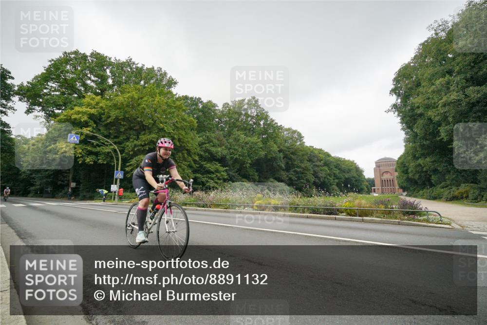 14.09.2025 - Stadtparktriathlon Michael Burmester http://msf.ph/oto/8891132 14.09.2025 10:22:55 Radfahren 556, 591, 646, 654, 716 meine-sportfotos.de