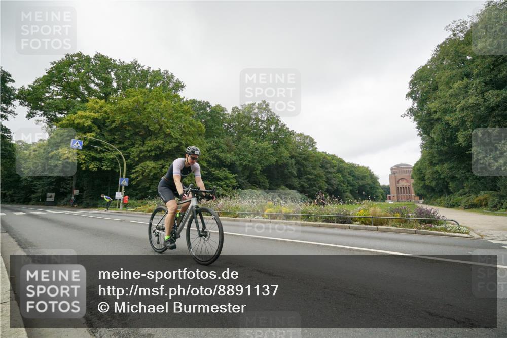 14.09.2025 - Stadtparktriathlon Michael Burmester http://msf.ph/oto/8891137 14.09.2025 10:23:11 Radfahren 604, 650 meine-sportfotos.de