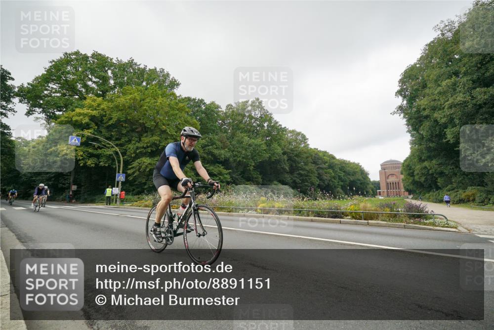 14.09.2025 - Stadtparktriathlon Michael Burmester http://msf.ph/oto/8891151 14.09.2025 10:23:34 Radfahren 545, 555, 587, 595, 607, 608, 618, 624, 642, 647, 698, 706 meine-sportfotos.de