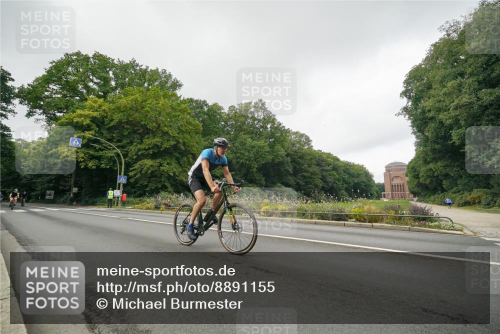 14.09.2025 - Stadtparktriathlon Michael Burmester http://msf.ph/oto/8891155 14.09.2025 10:23:37 Radfahren 545, 555, 587, 595, 608, 618, 624, 698, 706 meine-sportfotos.de