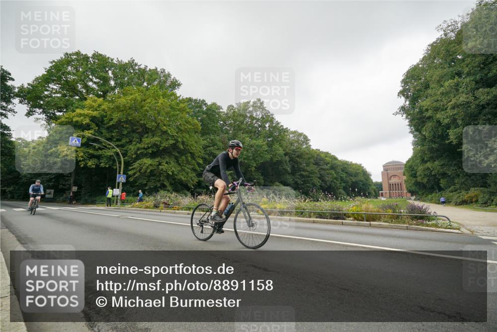14.09.2025 - Stadtparktriathlon Michael Burmester http://msf.ph/oto/8891158 14.09.2025 10:23:41 Radfahren 545, 595, 608, 618, 621, 624, 698 meine-sportfotos.de