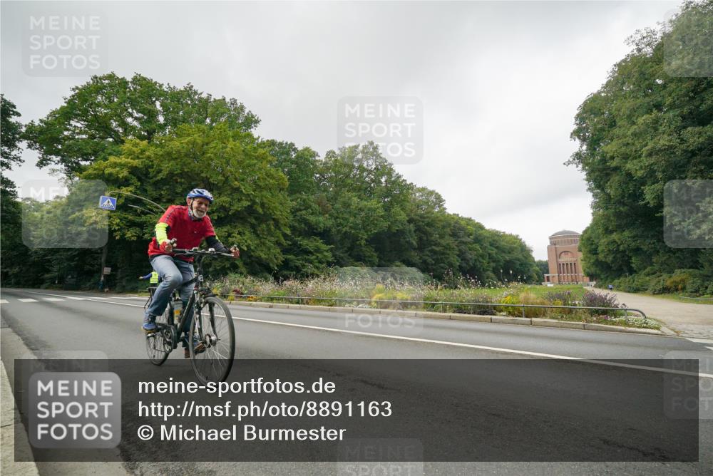 14.09.2025 - Stadtparktriathlon Michael Burmester http://msf.ph/oto/8891163 14.09.2025 10:24:02 Radfahren 557, 605 meine-sportfotos.de