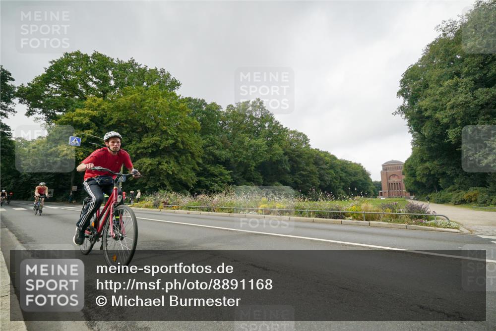 14.09.2025 - Stadtparktriathlon Michael Burmester http://msf.ph/oto/8891168 14.09.2025 10:24:36 Radfahren 537, 551, 558, 681, 683, 701 meine-sportfotos.de