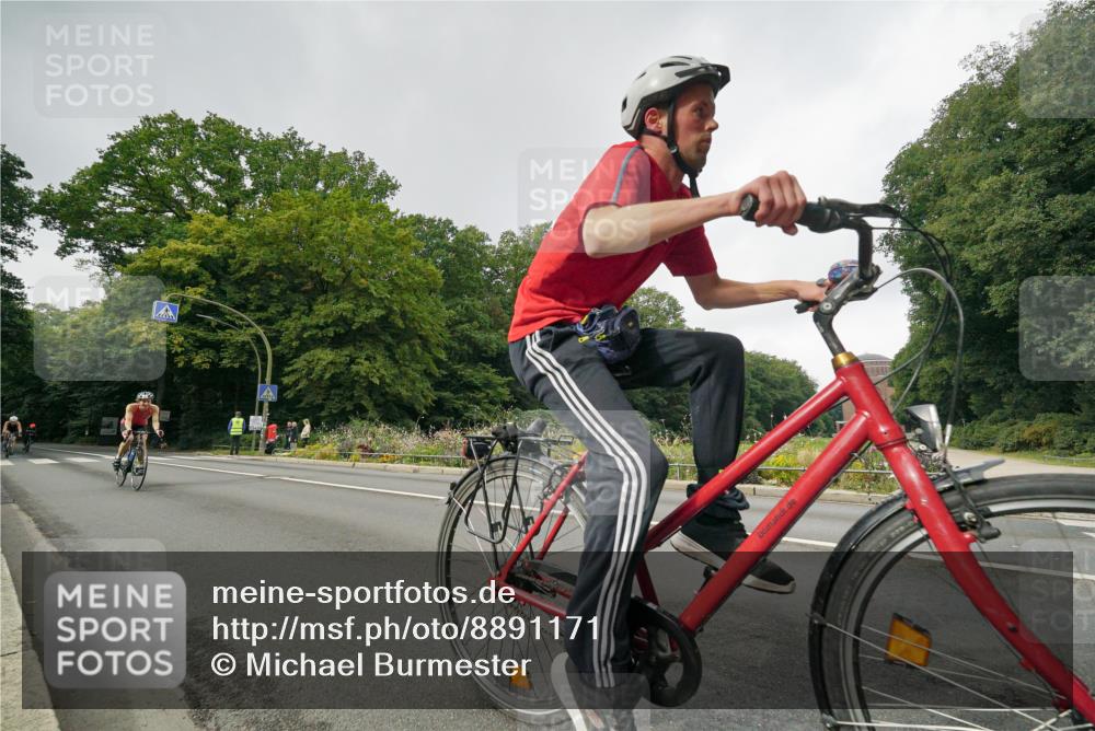 14.09.2025 - Stadtparktriathlon Michael Burmester http://msf.ph/oto/8891171 14.09.2025 10:24:36 Radfahren 537, 551, 558, 681, 683, 701 meine-sportfotos.de