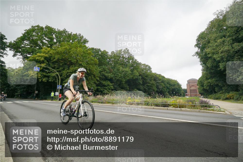 14.09.2025 - Stadtparktriathlon Michael Burmester http://msf.ph/oto/8891179 14.09.2025 10:24:45 Radfahren 511, 525, 537, 551, 580, 663, 683, 701 meine-sportfotos.de