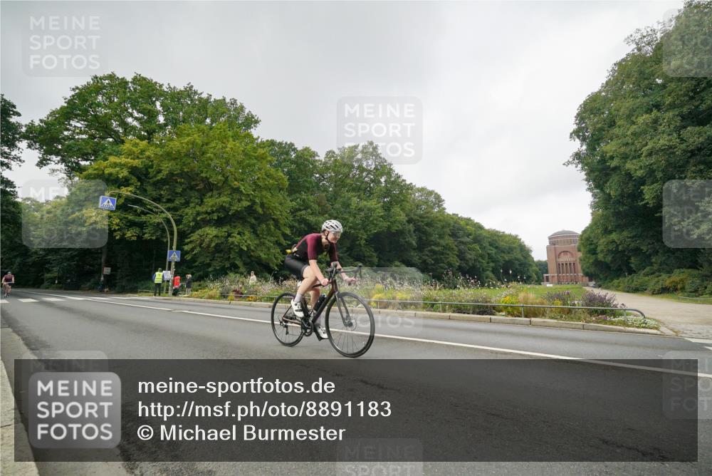 14.09.2025 - Stadtparktriathlon Michael Burmester http://msf.ph/oto/8891183 14.09.2025 10:24:52 Radfahren 511, 525, 536, 580, 668 meine-sportfotos.de