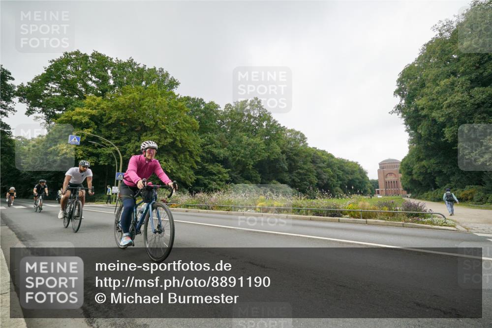 14.09.2025 - Stadtparktriathlon Michael Burmester http://msf.ph/oto/8891190 14.09.2025 10:25:16 Radfahren 571, 576, 660, 671 meine-sportfotos.de