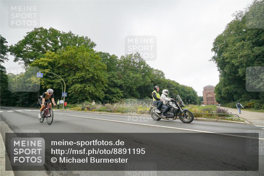14.09.2025 - Stadtparktriathlon Michael Burmester http://msf.ph/oto/8891195 14.09.2025 10:25:18 Radfahren 571, 576, 630, 660, 671 meine-sportfotos.de