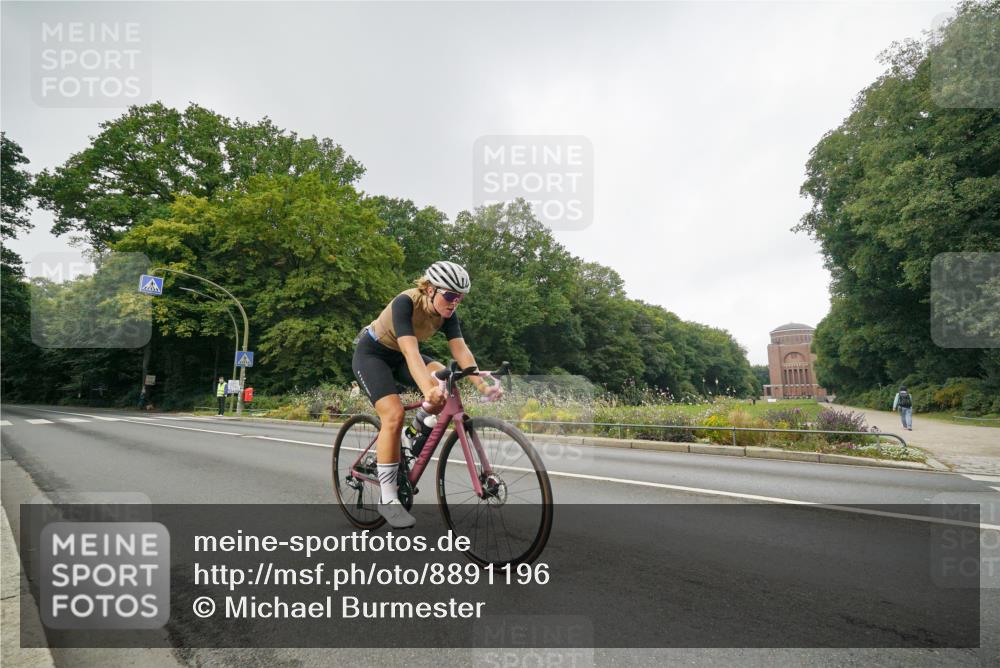 14.09.2025 - Stadtparktriathlon Michael Burmester http://msf.ph/oto/8891196 14.09.2025 10:25:18 Radfahren 571, 576, 630, 660, 671 meine-sportfotos.de