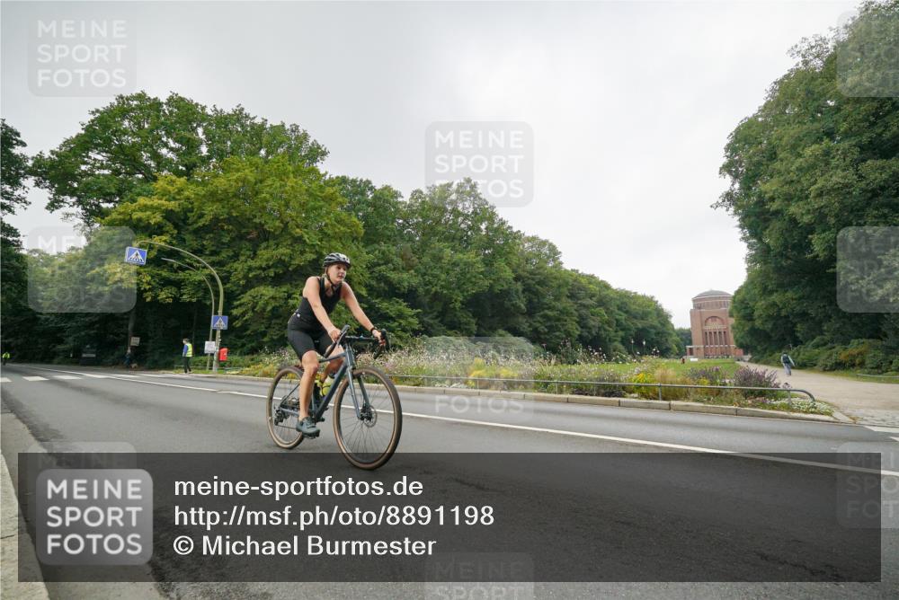 14.09.2025 - Stadtparktriathlon Michael Burmester http://msf.ph/oto/8891198 14.09.2025 10:25:26 Radfahren 630 meine-sportfotos.de
