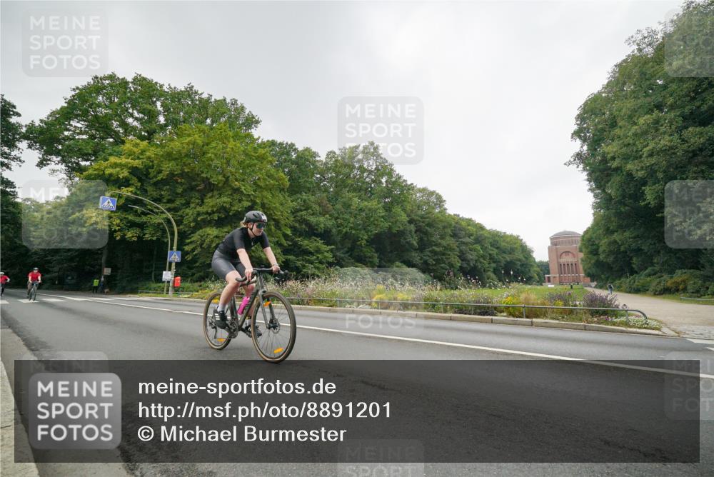 14.09.2025 - Stadtparktriathlon Michael Burmester http://msf.ph/oto/8891201 14.09.2025 10:25:39 Radfahren 567, 601, 627 meine-sportfotos.de