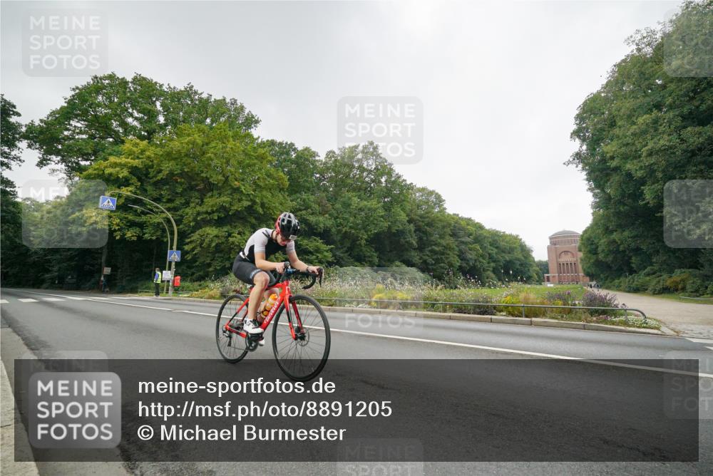 14.09.2025 - Stadtparktriathlon Michael Burmester http://msf.ph/oto/8891205 14.09.2025 10:25:52 Radfahren 600, 601, 662, 674 meine-sportfotos.de