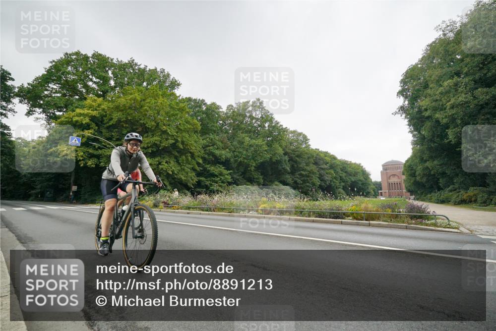 14.09.2025 - Stadtparktriathlon Michael Burmester http://msf.ph/oto/8891213 14.09.2025 10:26:05 Radfahren 513, 523, 542, 616, 629, 638, 676 meine-sportfotos.de
