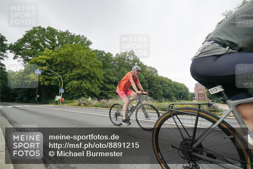 14.09.2025 - Stadtparktriathlon Michael Burmester http://msf.ph/oto/8891215 14.09.2025 10:26:06 Radfahren 513, 523, 542, 616, 629, 638, 676 meine-sportfotos.de