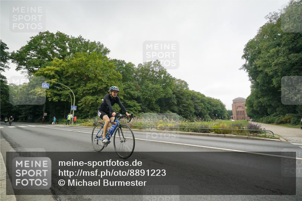 14.09.2025 - Stadtparktriathlon Michael Burmester http://msf.ph/oto/8891223 14.09.2025 10:26:32 Radfahren 561, 641, 664, 665, 692 meine-sportfotos.de