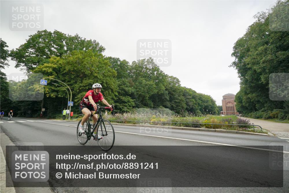 14.09.2025 - Stadtparktriathlon Michael Burmester http://msf.ph/oto/8891241 14.09.2025 10:27:10 Radfahren 530, 583, 631, 686, 693 meine-sportfotos.de