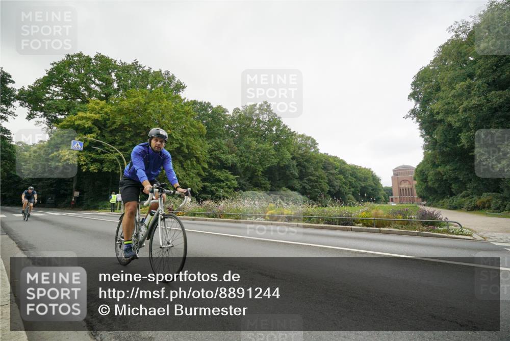 14.09.2025 - Stadtparktriathlon Michael Burmester http://msf.ph/oto/8891244 14.09.2025 10:27:15 Radfahren 530, 535, 583, 686, 693 meine-sportfotos.de