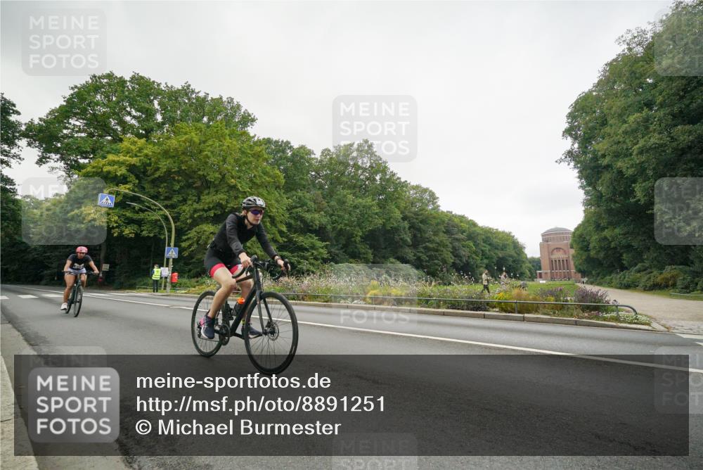 14.09.2025 - Stadtparktriathlon Michael Burmester http://msf.ph/oto/8891251 14.09.2025 10:27:25 Radfahren 512, 535, 577, 589, 651 meine-sportfotos.de