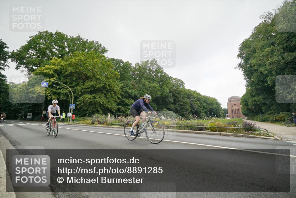 14.09.2025 - Stadtparktriathlon Michael Burmester http://msf.ph/oto/8891285 14.09.2025 10:29:12 Radfahren 532, 565, 643, 655, 685, 688 meine-sportfotos.de