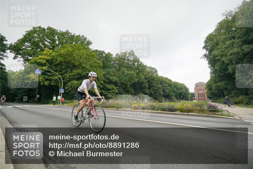 14.09.2025 - Stadtparktriathlon Michael Burmester http://msf.ph/oto/8891286 14.09.2025 10:29:12 Radfahren 532, 565, 643, 655, 685, 688 meine-sportfotos.de
