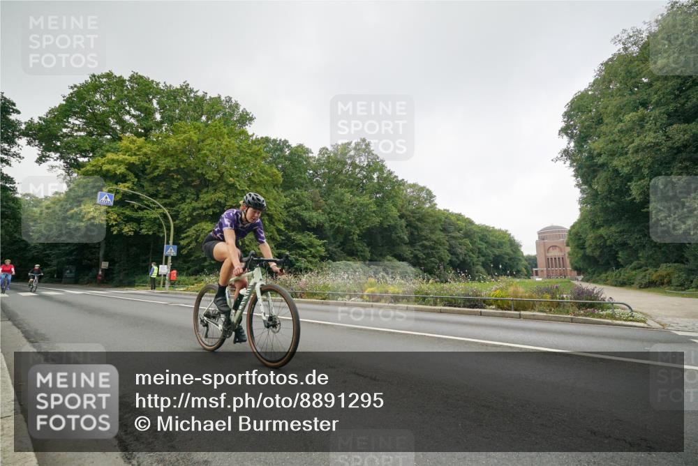 14.09.2025 - Stadtparktriathlon Michael Burmester http://msf.ph/oto/8891295 14.09.2025 10:29:49 Radfahren 562, 602, 639, 682 meine-sportfotos.de