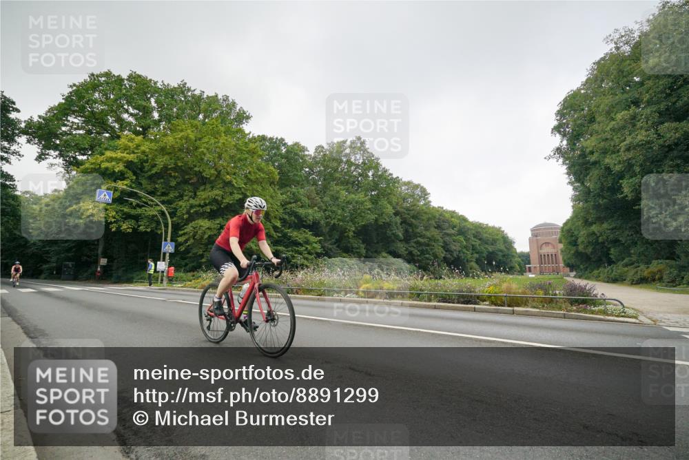 14.09.2025 - Stadtparktriathlon Michael Burmester http://msf.ph/oto/8891299 14.09.2025 10:29:58 Radfahren 531, 562, 602, 682, 705 meine-sportfotos.de