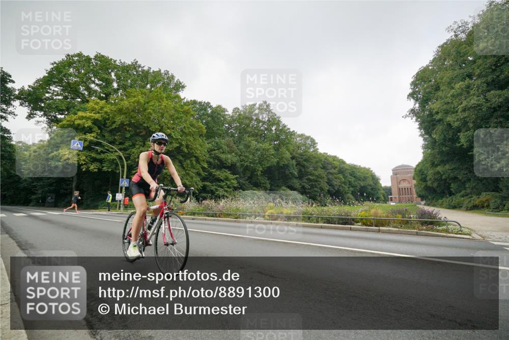 14.09.2025 - Stadtparktriathlon Michael Burmester http://msf.ph/oto/8891300 14.09.2025 10:30:01 Radfahren 531, 562, 705 meine-sportfotos.de