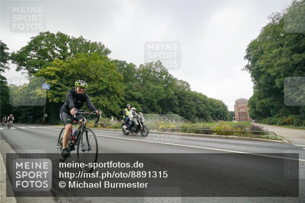14.09.2025 - Stadtparktriathlon Michael Burmester http://msf.ph/oto/8891315 14.09.2025 10:30:34 Radfahren 596, 620, 642, 645, 697, 699, 700 meine-sportfotos.de