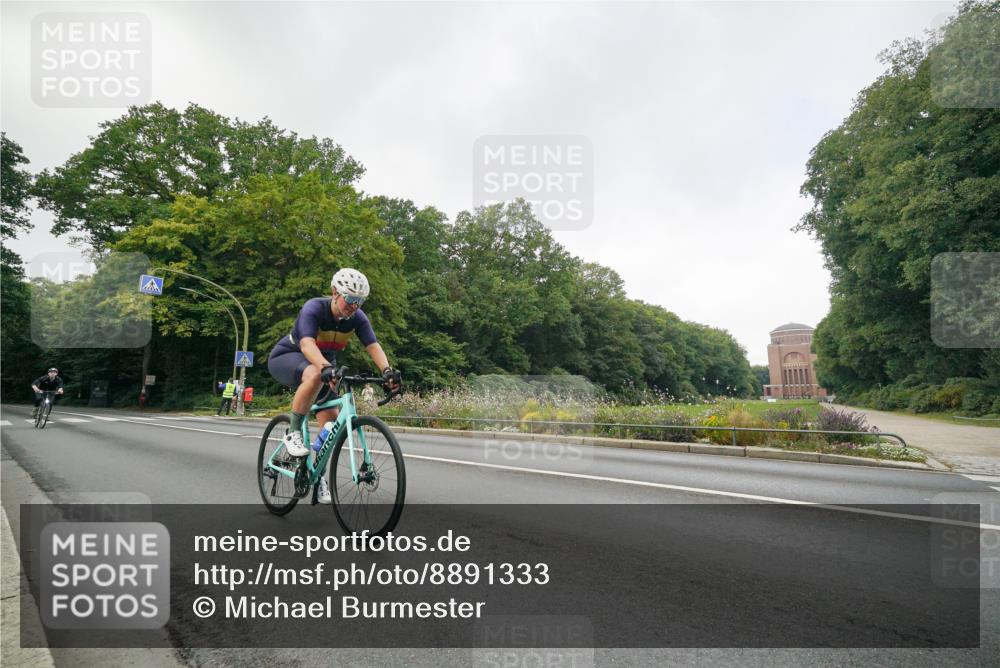 14.09.2025 - Stadtparktriathlon Michael Burmester http://msf.ph/oto/8891333 14.09.2025 10:31:13 Radfahren 546, 553, 636, 650, 706, 714 meine-sportfotos.de
