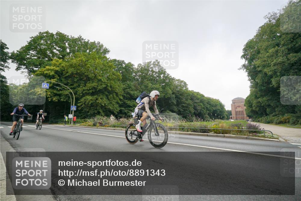 14.09.2025 - Stadtparktriathlon Michael Burmester http://msf.ph/oto/8891343 14.09.2025 10:31:46 Radfahren 526, 626, 647, 657 meine-sportfotos.de