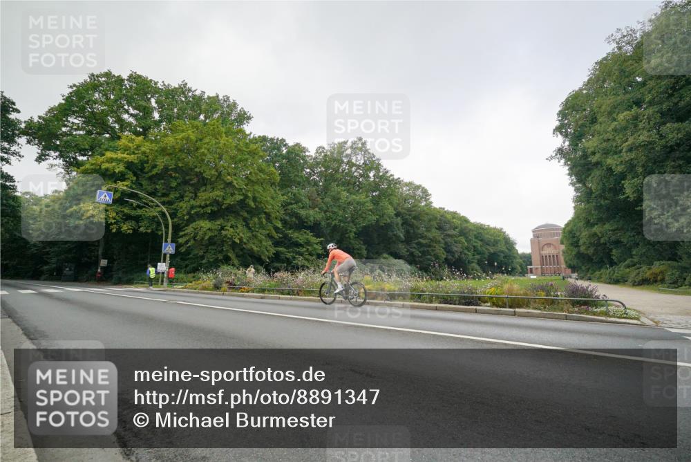 14.09.2025 - Stadtparktriathlon Michael Burmester http://msf.ph/oto/8891347 14.09.2025 10:31:53 Radfahren 526, 657 meine-sportfotos.de