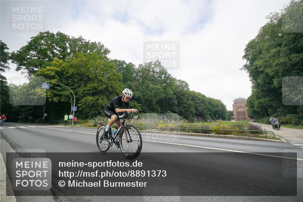 14.09.2025 - Stadtparktriathlon Michael Burmester http://msf.ph/oto/8891373 14.09.2025 10:33:50 Radfahren 557, 638, 665, 674, 735 meine-sportfotos.de