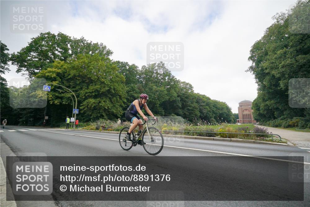 14.09.2025 - Stadtparktriathlon Michael Burmester http://msf.ph/oto/8891376 14.09.2025 10:33:55 Radfahren 557, 638, 663, 674, 735 meine-sportfotos.de