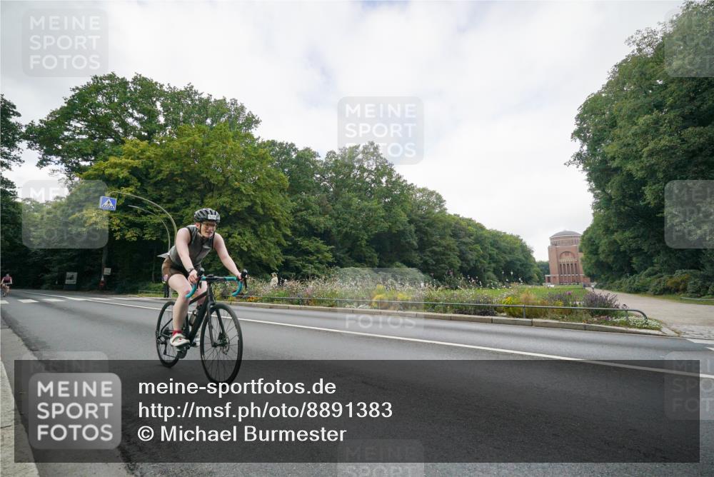 14.09.2025 - Stadtparktriathlon Michael Burmester http://msf.ph/oto/8891383 14.09.2025 10:34:31 Radfahren 519, 668 meine-sportfotos.de