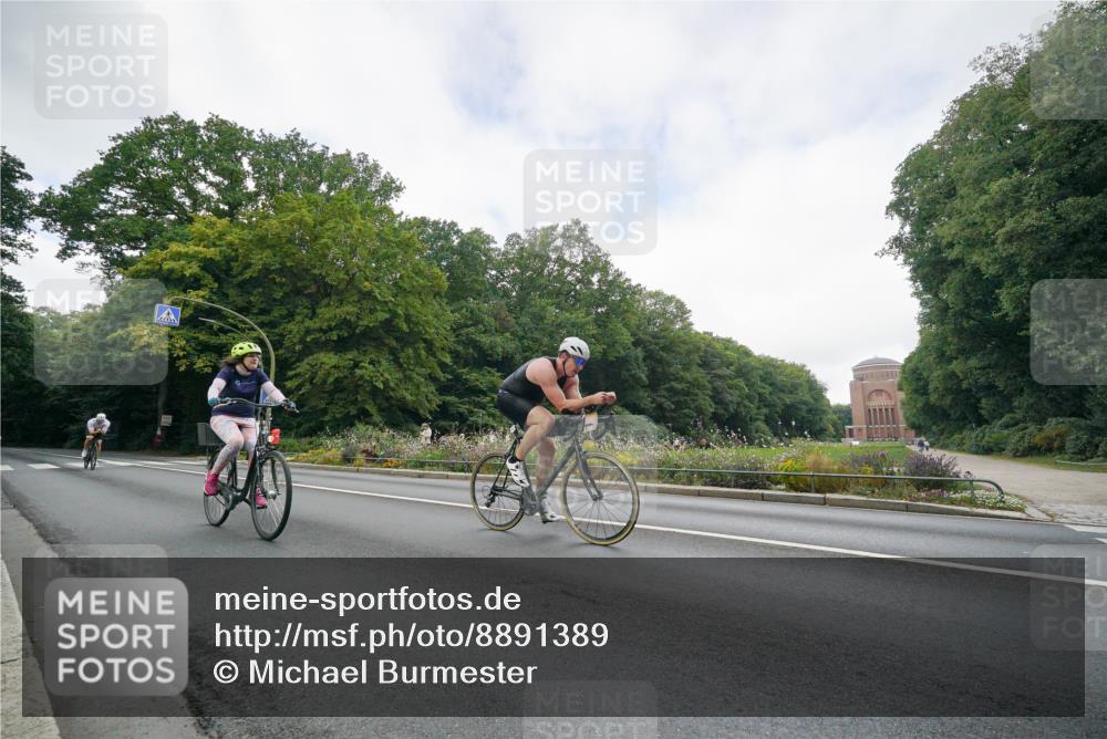 14.09.2025 - Stadtparktriathlon Michael Burmester http://msf.ph/oto/8891389 14.09.2025 10:34:54 Radfahren 511, 568, 659, 664, 749, 793 meine-sportfotos.de
