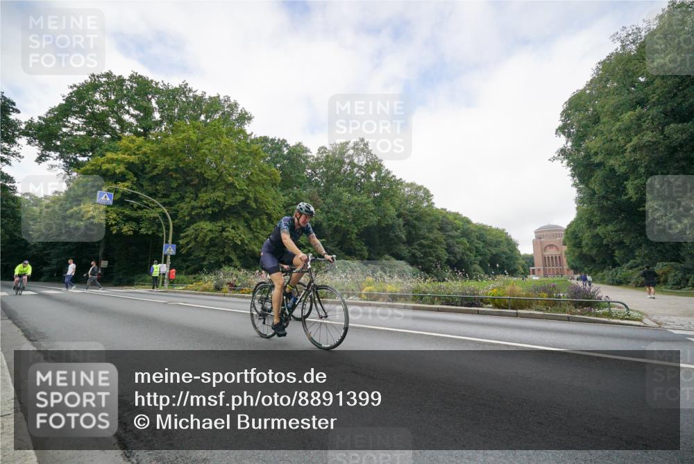 14.09.2025 - Stadtparktriathlon Michael Burmester http://msf.ph/oto/8891399 14.09.2025 10:35:25 Radfahren 627, 693, 710 meine-sportfotos.de