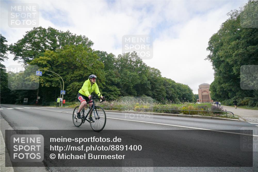 14.09.2025 - Stadtparktriathlon Michael Burmester http://msf.ph/oto/8891400 14.09.2025 10:35:28 Radfahren 627, 651, 693, 710 meine-sportfotos.de