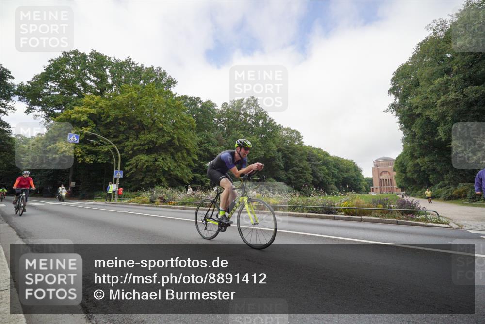 14.09.2025 - Stadtparktriathlon Michael Burmester http://msf.ph/oto/8891412 14.09.2025 10:36:11 Radfahren 542, 661, 770 meine-sportfotos.de