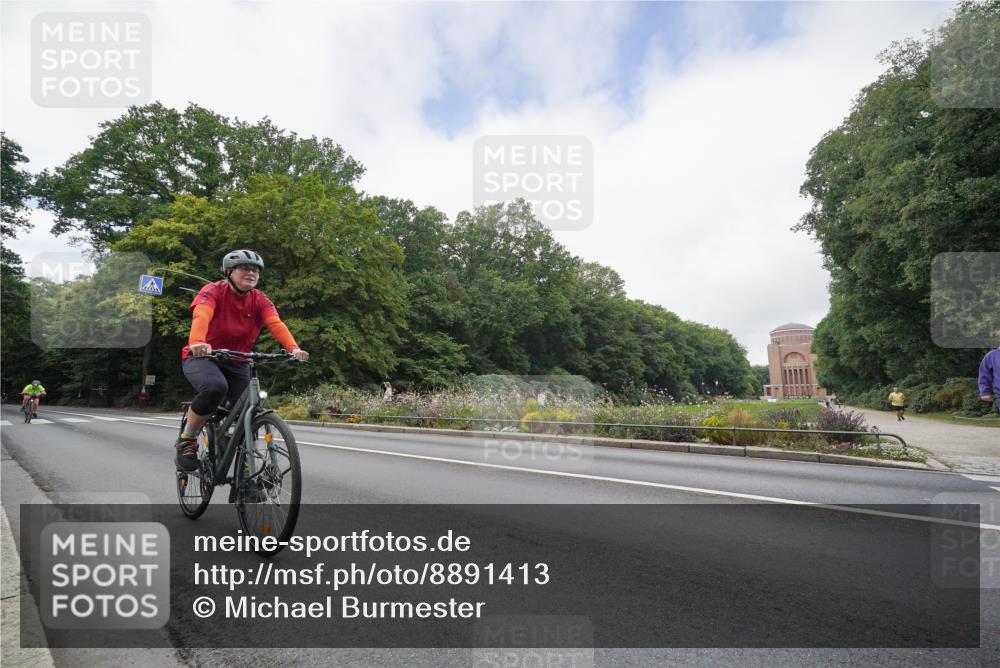 14.09.2025 - Stadtparktriathlon Michael Burmester http://msf.ph/oto/8891413 14.09.2025 10:36:12 Radfahren 542, 661, 770 meine-sportfotos.de